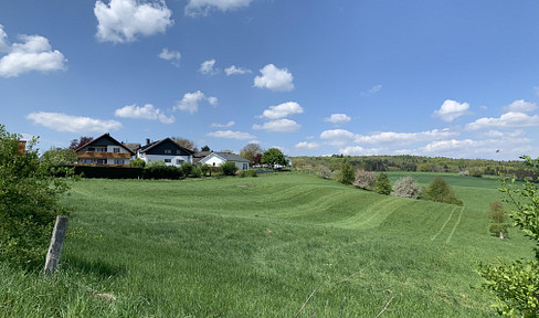 Furnished apartment in a peaceful, green setting.