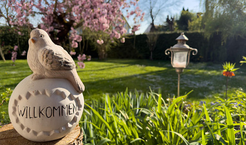 No agency fees: 4-room ground-floor apartment with a 300 m² private garden, a southwest-facing terrace, and only two units in the building.