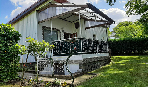 Ferienhaus mit Bootsplatz und Motorboot / Trailer