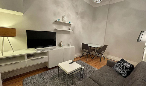 Sonnige 2-Zimmerwohnung im klassischen Altbau direkt in der City am Michel