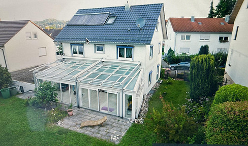 2 getr. Wohnungen: 2,5 Zi. mit Winterg. & 5 Zi. m. Gartenparadies. Mehr info im Text