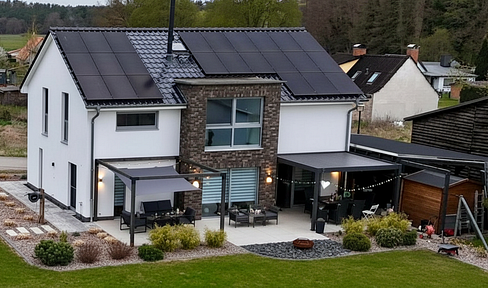 Modern single-family home (approximately 178 m²) on a large plot of land – energy-efficient and family-friendly.