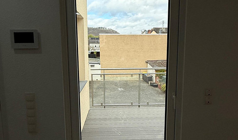 Completely renovated 2.5-room apartment (top floor) with a balcony, located in Andernach.