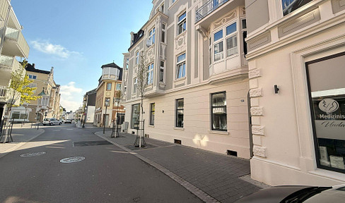 Stylish 4-room apartment in a renovated older building - desirable central location.