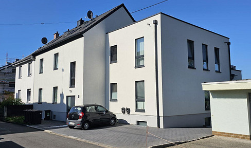 Moderne, helle Souterrain Wohnung mit eigener Oase plus Gartenanteil