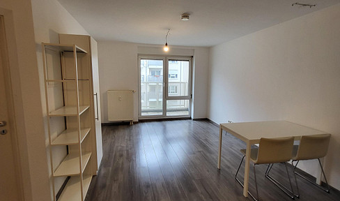 Bright, partially furnished 2-room apartment near the main train station (5 minutes walking distance).