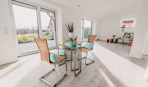 Cozy and spacious 3-room ground floor apartment located between Lübeck and Hamburg.