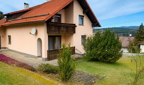 Charming multi-family house with views of the Luseng mountain range in the Bavarian Forest - no real estate agent fees!