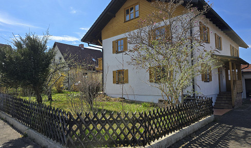 A home with space for ideas – including 3 separate living units.