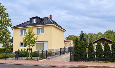 Viel Platz für Lebensträume – großzügiges Wohnen mit Wintergarten, Wellness und Garten in Bötzow