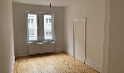 NEW - High-quality 2-room apartment in a beautiful, renovated historic building with a balcony.