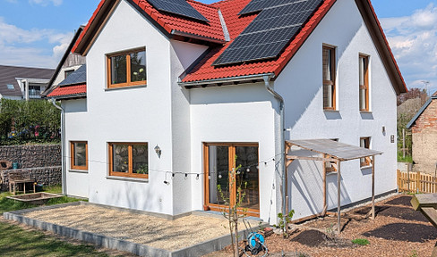 Family-friendly detached house in a desirable location.