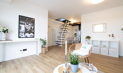 No fees! Newly renovated! 3-room apartment with 2 balconies, fitted kitchen, and garage.