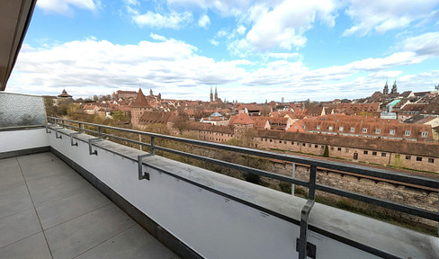 3-room attic apartment with a stunning view over the old town of Nuremberg, available immediately.