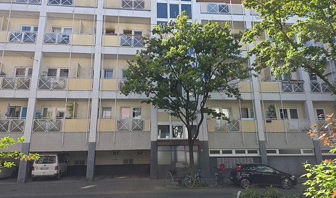 DISTRICT HEATING | Built in 1988 | Completely renovated | 2-room apartment | Balcony | Weststadt district | 6.2% return on investment.