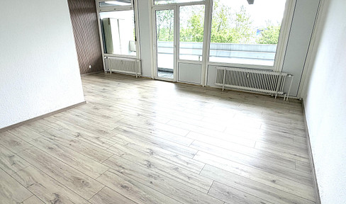 Frisch sanierte Eigentumswohnung mit Balkon, Aufzug inkl. Einbauküche – provisionsfrei
