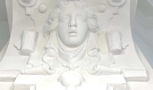 Erstbezug nach Sanierung: Charmante Stadtwhg. mit großem Balkon in energetisch saniertem Stilaltbau