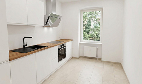 Newly renovated, bright 2-room apartment for owner-occupiers and investors in Spandau.