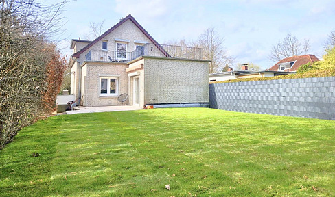Your new home in HH-Niendorf: A spacious, modernized detached house.