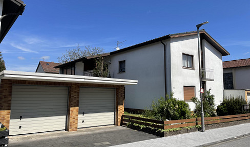 Detached two-family house with a garden and double garage, located in a good area of Lorsch.