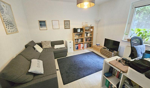 Beautiful, bright, and well-maintained 2-room apartment with fitted kitchen in Bremen – Neu-Schwachhausen.