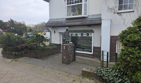 Small commercial unit in a prime location with excellent visibility - Berlin, Kaulsdorf, near the S-Bahn station.