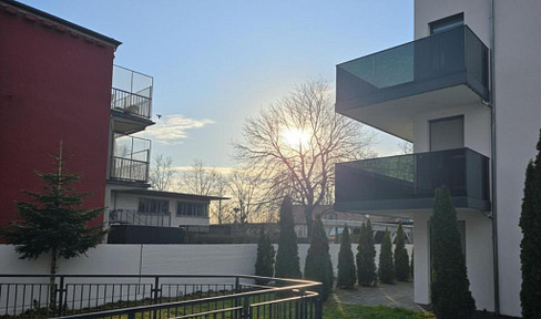 Zwei Zimmer,Neubau-Balkon-EBK