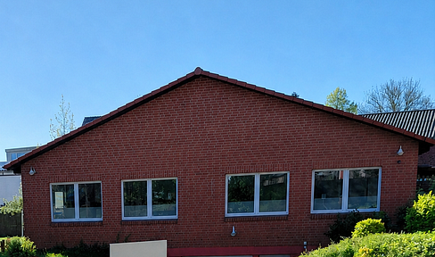 Versatile ground-floor commercial space, available in two sizes: 400 square meters and/or 200 square meters.