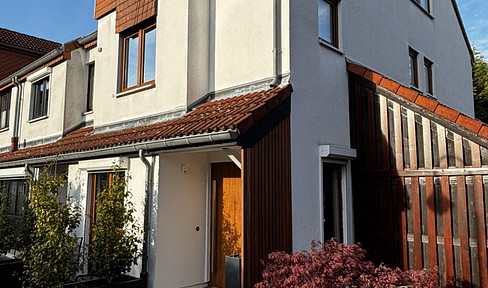 High-quality renovated - secure courtyard with a playground - quiet location.