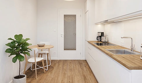 First occupancy after renovation | 2.5-room apartment with a south-facing balcony in Regensburg-Steinweg.