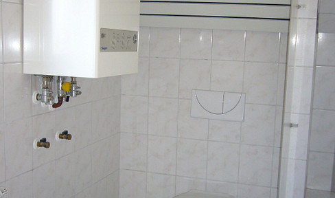 3-bedroom apartment with a south-facing terrace and fitted kitchen.