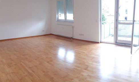 3-room apartment for sale in a residential and commercial building.