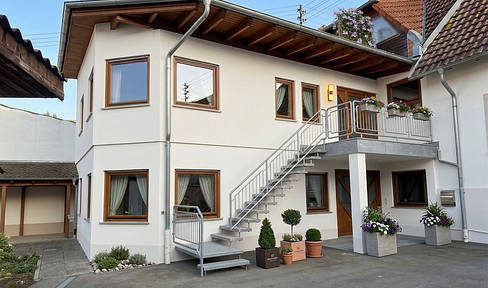 Haushälfte mit 2 separaten Wohnungen, eigenem Garten **OHNE PROVISION**