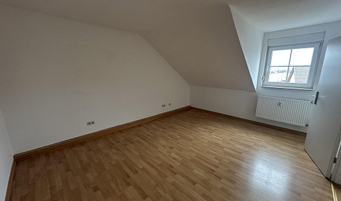 Bright, furnished room in a new 3-person shared apartment in Flamersheim, ideal for commuters and students.