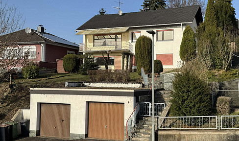 Detached house with great potential.
