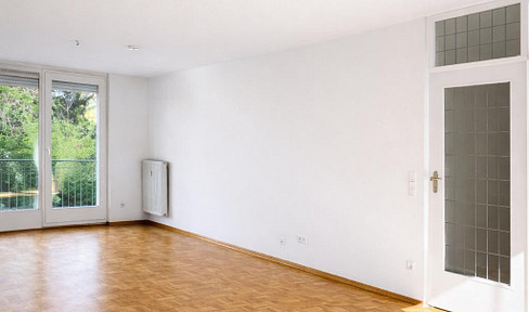 Brand new, after renovation! Bright 3-room apartment with a large balcony and fitted kitchen.