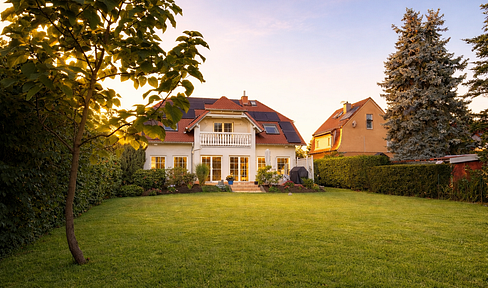 Commission-free - Spacious living near Cospudener See - with a large garden, sauna, and double garage.