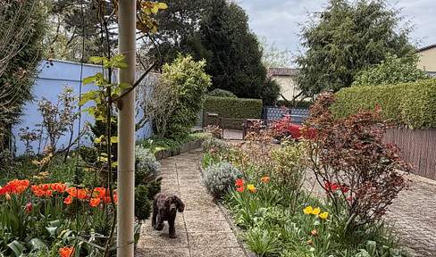 Rare opportunity in the prime location of Wartberg – Multi-family house with 3 units and significant potential.