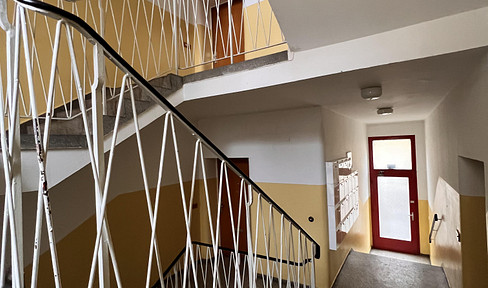 Living on Rüdesheimerplatz - ideal for students or singles.