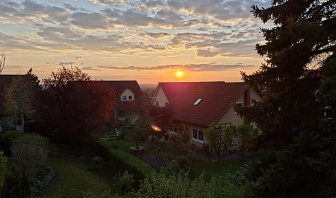 Attractive 2-room apartment with a southwest-facing balcony and panoramic views – located in a quiet area in Pirna-Copitz.