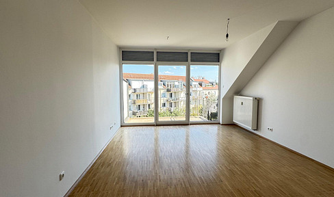 2-room apartment with balcony, located near Mangfallplatz.