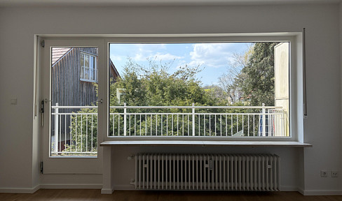 Newly renovated: Quiet 3-room apartment with balcony and fitted kitchen in Munich-Gern/Nederling.