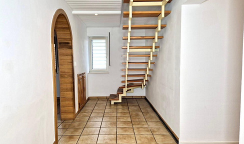 Spacious apartment with a private entrance, fireplace, and balcony in Bottrop.