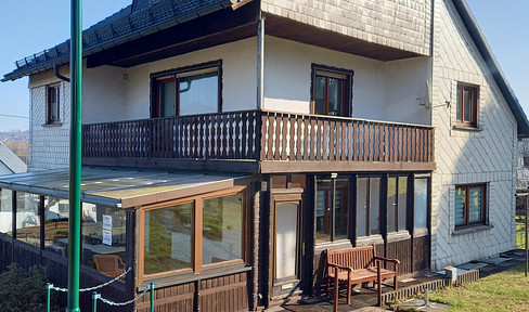 Detached house, suitable for one or two families, located on the edge of a forest in the Westerwald region.