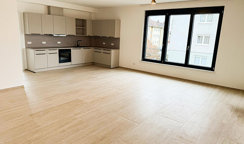 First occupancy: High-quality, newly built 4-room apartment with 2.8-meter ceilings, a loggia, and a sauna.