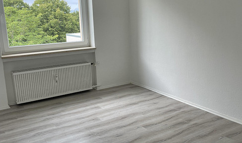Helle 4-Zimmer-Wohnung mit Balkon | 92 m² | Gute Anbindung nach Göttingen | ab 01.07. oder 15.7.