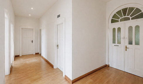 Renovated apartment with character, located in a central area.