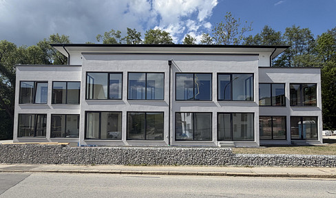 Stilvoll wohnen in Deggendorf: 3-Zimmer-Erstbezug mit Süd-Loggia, EBK & Aufzug