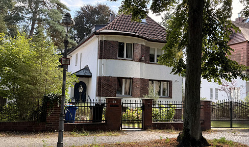 Villa near Schlachtensee – a home for the family.