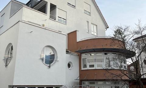 Cozy 2-room apartment with a balcony, located in a central area.